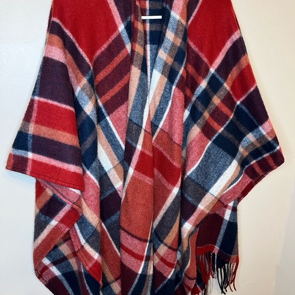 Woolrich Poncho Size OS  Tartan Plaid Blanket Shawl Red Blue EUC - Picture 2 of 6